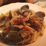 カトリカ - パスタ アサリとトマトのペンネリガーテ