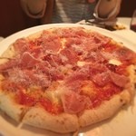 カトリカ - 生ハムのピッツァ