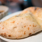 カトリカ - 2016.5 ピッツァ生地のパン（値段不明）