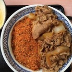 吉野家 - お肉を右に七味を左に