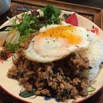 花雷 - ガパオライス