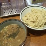 煮干麺 新橋 月と鼈 - つけ麺 大盛り830円 よくある魚介系のドロドロつけ麺！わざわざ駅から歩いてくるほどでもない！玉シリーズの方がうまし！