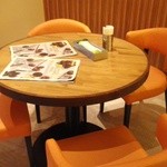 パティスリー アンド カフェ デリーモ - 店内席