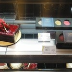 パティスリー アンド カフェ デリーモ - ケーキとマカロン