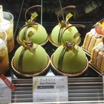 パティスリー アンド カフェ デリーモ - ケーキショーケース