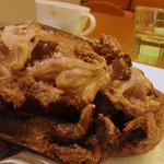 パティスリー アンド カフェ デリーモ - ブラックダンディ ショコラアイス添え