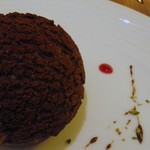 パティスリー アンド カフェ デリーモ - サクサクシュー生地