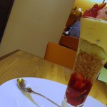 パティスリー アンド カフェ デリーモ - 一番下の苺ジャム美味しかった～