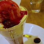 パティスリー アンド カフェ デリーモ - イチゴランデヴー