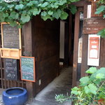 フランス料理店 ア・プ・プレ - お店の入口です。