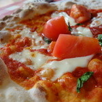 イル レガーロ - クリスピー生地のマルゲリータ（\1300位）