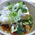 永楽食堂 - お通しは湯豆腐