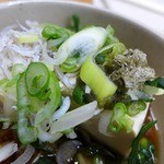 永楽食堂 - お通しは湯豆腐