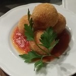 イタリアン バール ラ ファミーリア - 【H28.5.26】アランチーニ。