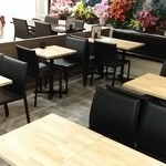 イタリアン バール ラ ファミーリア - 【H28.5.26】テーブル席。