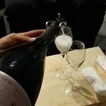 イタリアン バール ラ ファミーリア - 【H28.5.26】ベッレンダ・プロセッコ・コネリアーノ・
      ヴァルドッビアーデネ・ブリュット。お店のお外で乾杯です♪