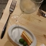 イタリアン バール ラ ファミーリア - 【H28.5.26】お店の前に急きょテーブル作成（笑）。