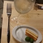 イタリアン バール ラ ファミーリア - 【H28.5.26】お店の前に急きょテーブル作成（笑）。