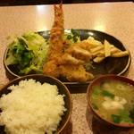 海老フライ(大)＋ロースカツ(小)定食。