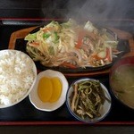 お食事処 たくみ - 野菜炒め定食、600円です。