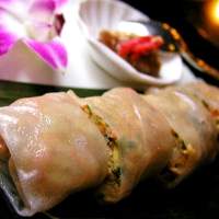 トレーダーヴィックス東京 - “Vietnamese Spring Roll/ベトナム風春巻き　ピーナッツソース添え（1900円）”