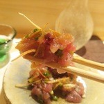 丸萬寿司 - 初鰹のタルタル　リフト