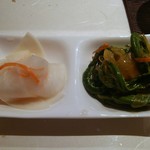丸萬寿司 - 箸休め　蕪漬けとこごみとくらげ和え