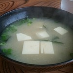 ゆうき - 味噌汁は甘めの白味噌仕立て