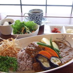 茶寮　おもだか - 【カレーライス】府中産の古代米を使用したヘルシー野菜カレー。人気の定番メニューです。