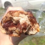 コナテ - 2016年4月：チョコマカダミア(\380+税)…どこを齧っても具だくさん♥