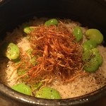 鈴なり - しらすと空豆の炊き込み御飯
      上にごぼう