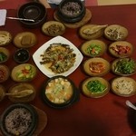 Deobureo Hamgge - 料理写真:돌솥정식（トルソッチョンシッ・石焼定食）12,000W 2人前＋간장게장（カンジャンケジャン）16,000W 1皿