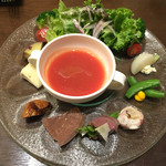 ユーヨーグリル 北海道 - 食事セットのサラダとスープ