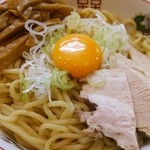 鶏支那屋 - 油そば大盛り＋生卵