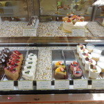 夢彩菓 すずき - 生菓子がいっぱい