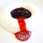 La Brianza - パスタランチ 1100円 のパンナコッタ ベリーソース添え