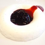 La Brianza - パスタランチ 1100円 のパンナコッタ ベリーソース添え