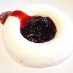 La Brianza - パスタランチ 1100円 のパンナコッタ ベリーソース添え