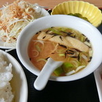 台湾料理 しん龍 - 味噌ナスランチのスープ