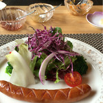 リトルスイス - 朝食、サラダとソーセージ