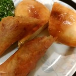 台湾家庭料理 めめ - 手前春巻　奥揚げパン
      パンはスィートチリみたいなのをつけて食べる。