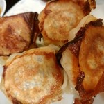 台湾家庭料理 めめ - まあるい餃子。　　　　皮も中身もおいしい♪