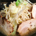 めんや 参○伍 - 肉盛り三○五郎らーめん 大盛り  ¥880＋100