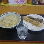 うどん 一福 - 今回は冷かけうどん小220円、ちくわ天130円、牛すじおでん110円を注文。