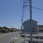 うどん 一福 - 車道と歩道がしっかり分かれていることもあってサクサクと進め