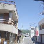 うどん 一福 - 端岡駅には名水遊戯の折に1度来たことがありましたが、当時はうどん一福のことは全く知らなかったので、当時知っていればと悔やみつつ