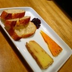 クエバ - チーズ盛り合わせ　600円
