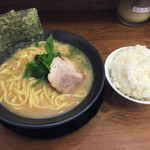 横浜家系ラーメン 鶯家 - 