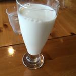 軽井沢ガーデンテラス　旬食厨房 - 搾りたて牛乳