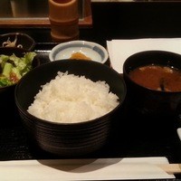 六波羅 - すぐにご飯、お味噌汁、サラダが供される　2016.5